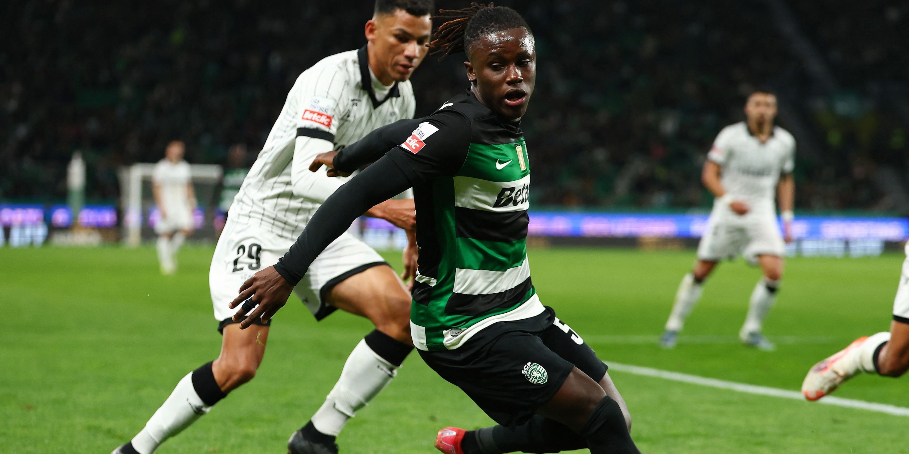 Sporting CP's Geovany Quenda in action-1