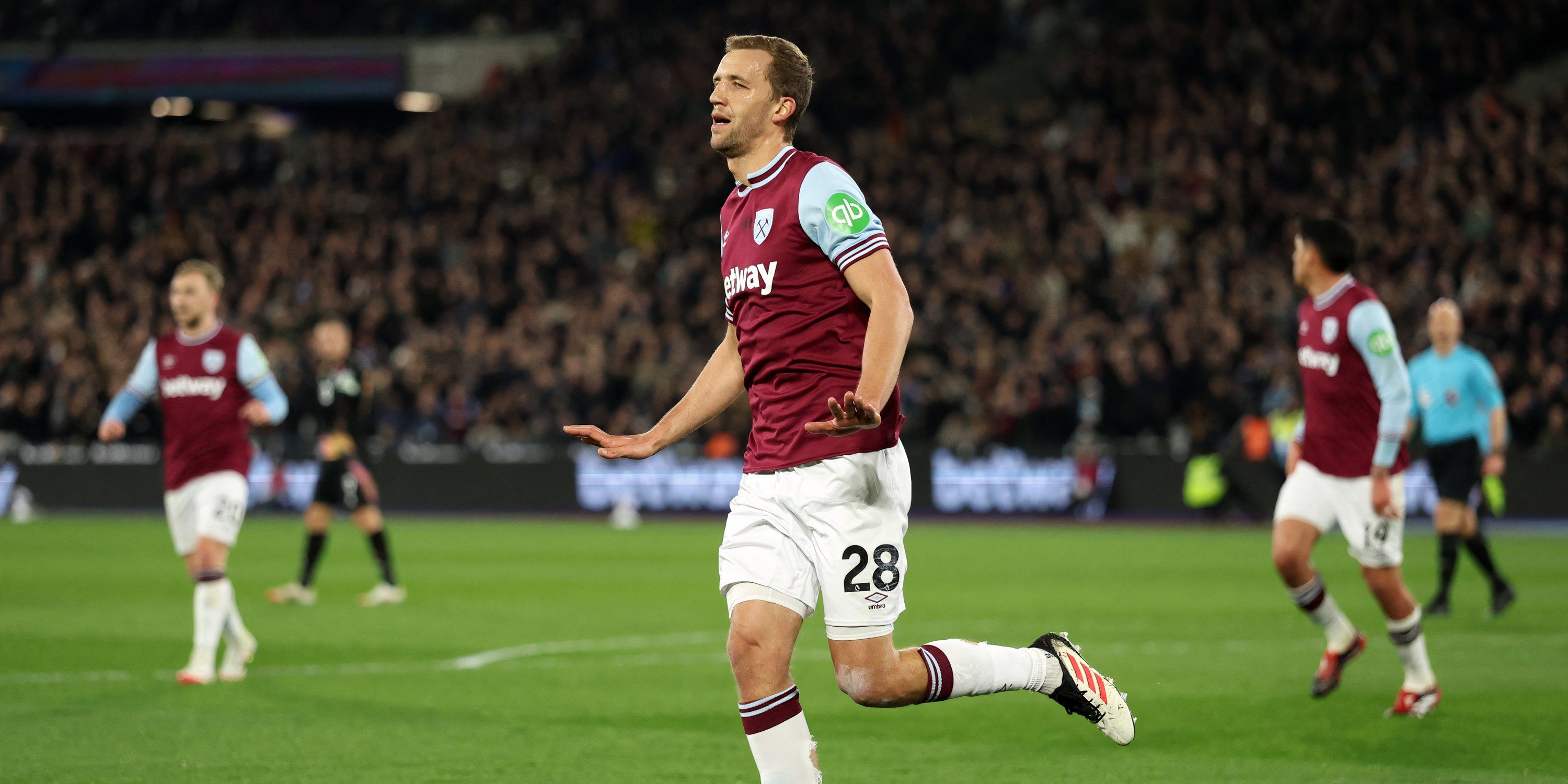 Tomas Soucek scores for West Ham