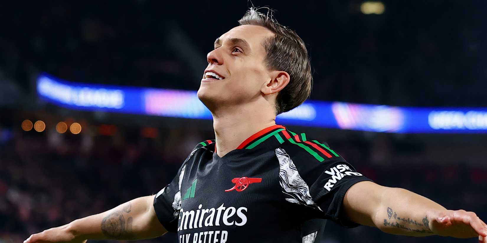 Leandro Trossard em ação pelo Arsenal.