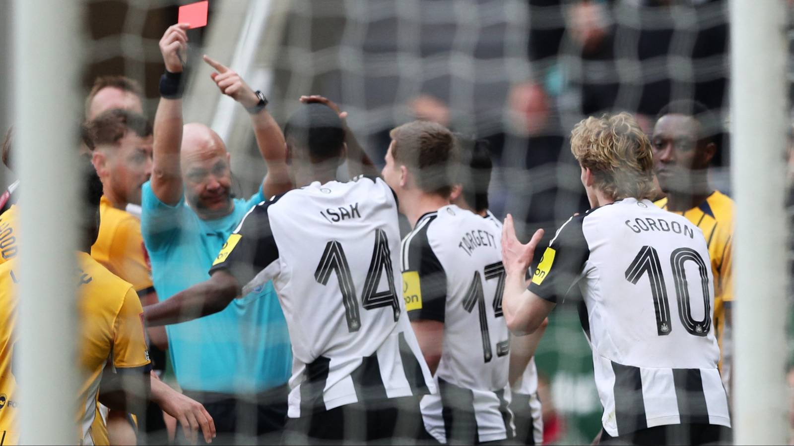 Outclassed by Minteh: 3/10 Newcastle star was not fit to wear the shirt