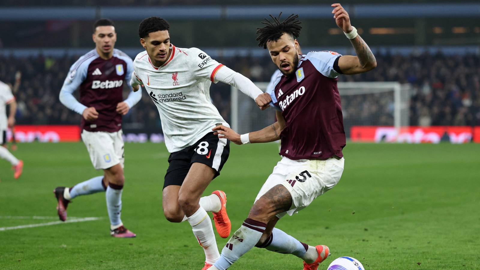 Everton emerge as shock contenders to sign £30,000-a-week Liverpool ace