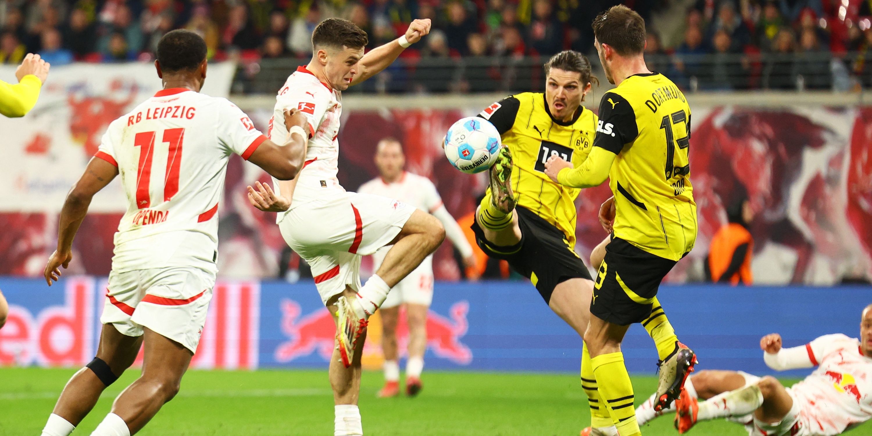 Benjamin Sesko of RB Leipzig with Marcel Sabitzer and Pascal of Borussia 