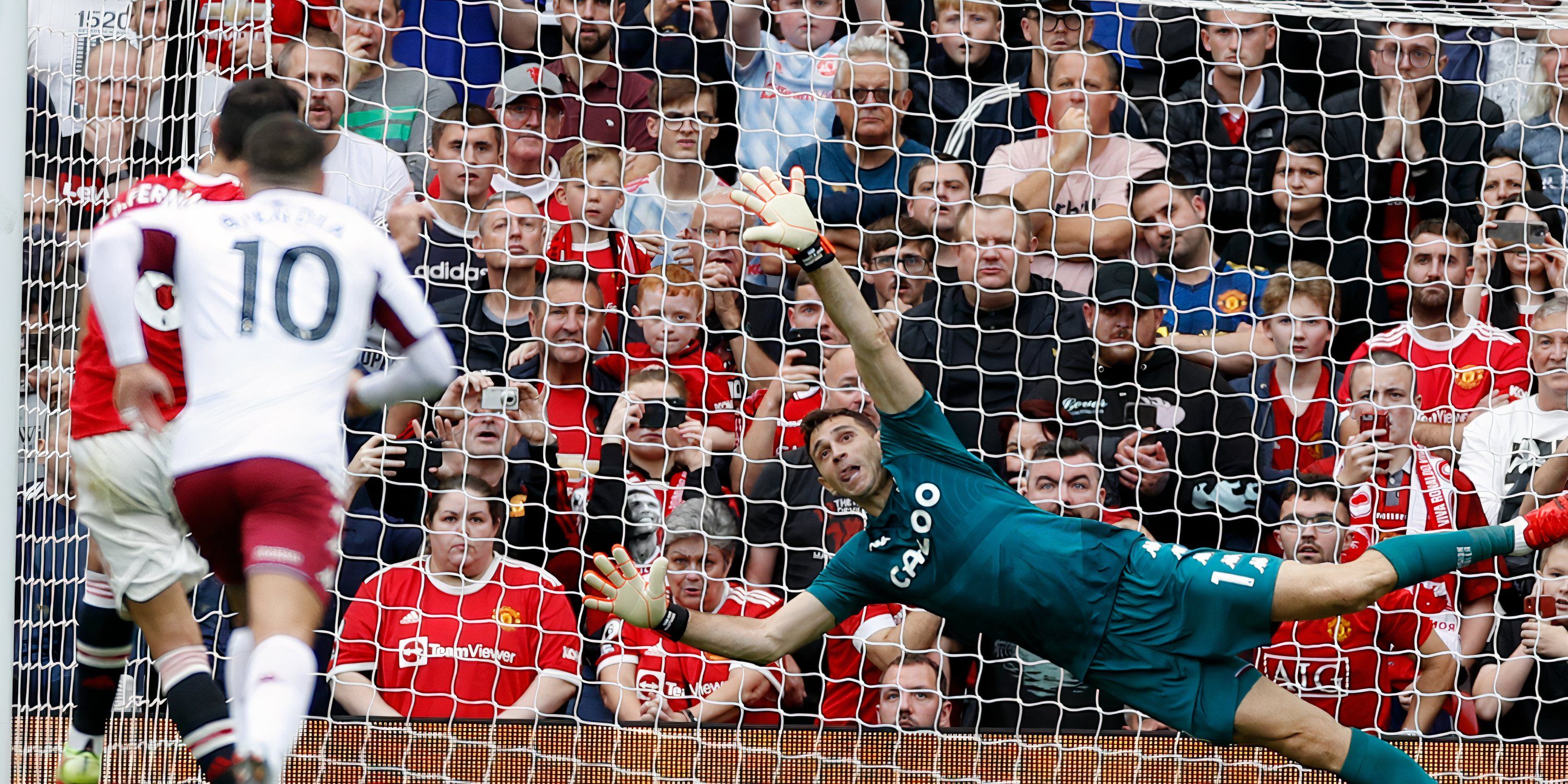 Bruno-Frnandes-emi-Martinez-Penalty