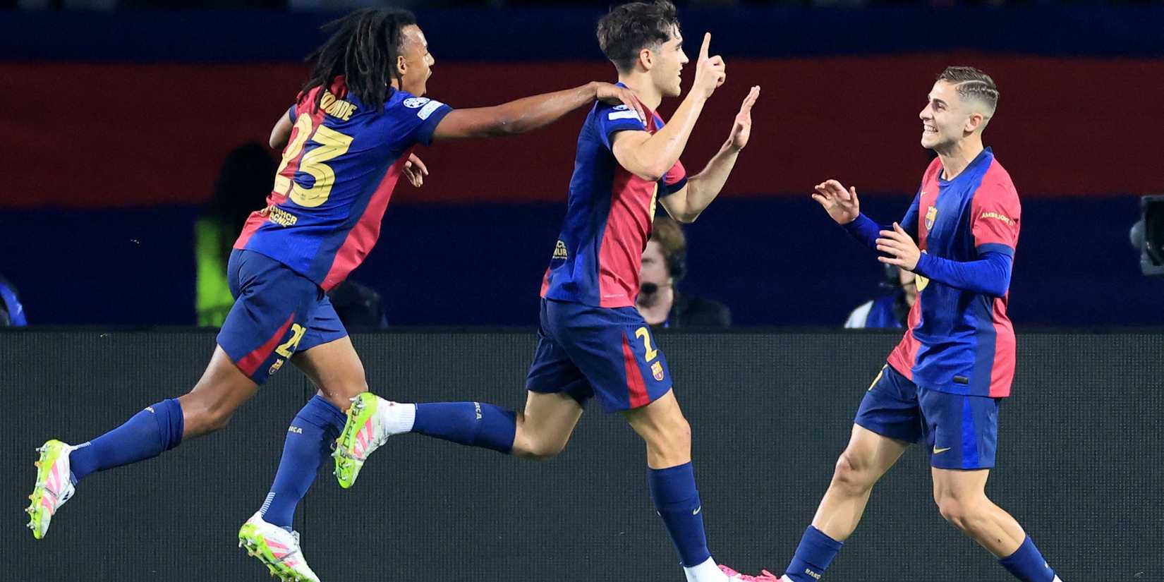 Pao Cubarry Pao Barcelona, ​​Julis Cody and Firmin Lopez celebrate their first goal.