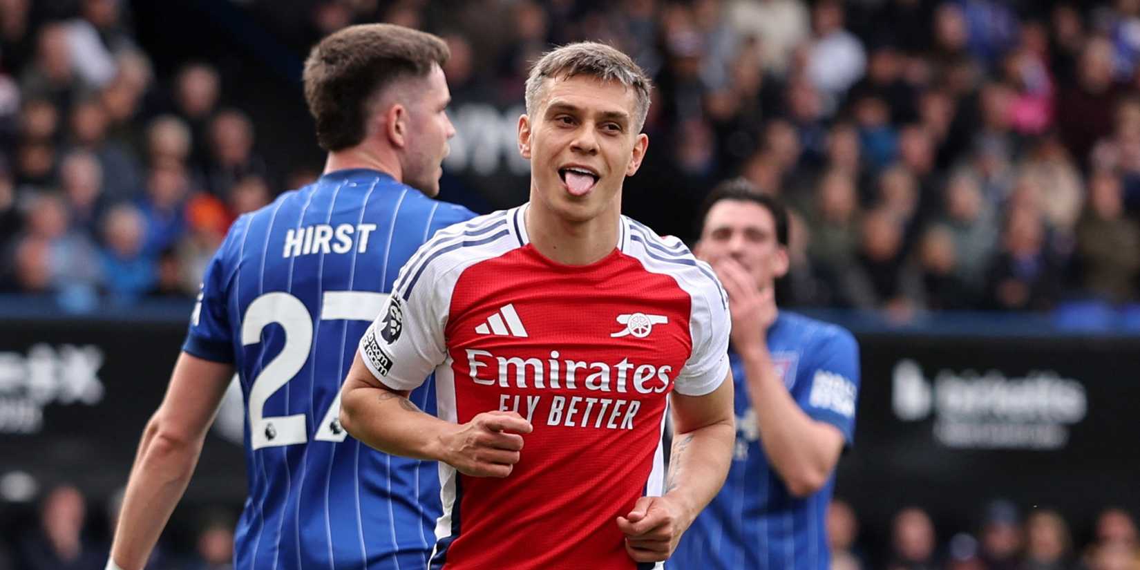 Leandro Trossard con la camiseta del Arsenal