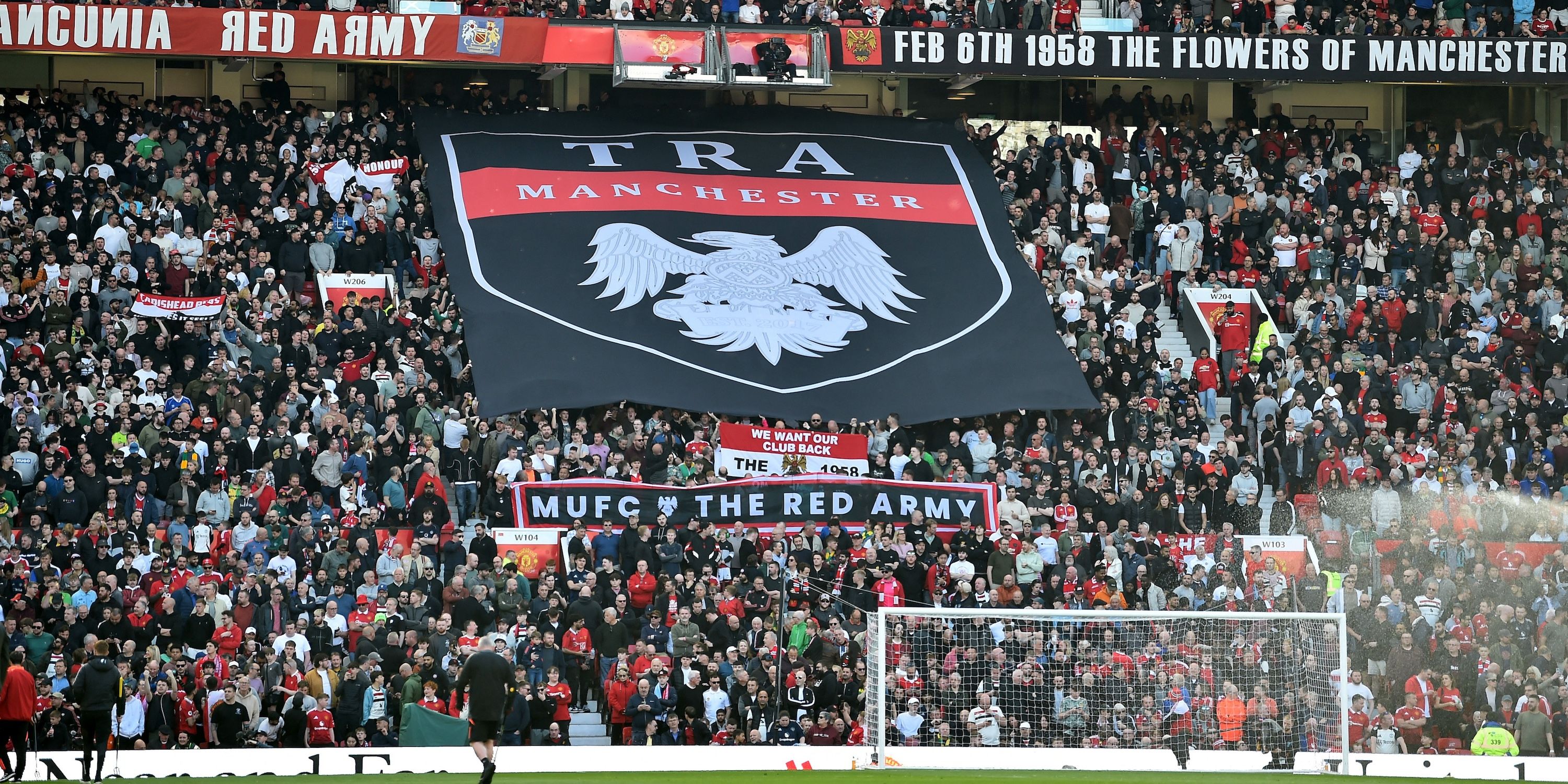 Manchester United v Manchester City - Old Trafford