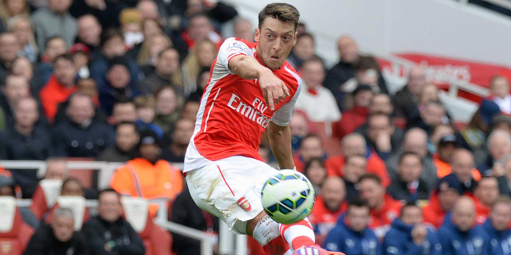 mesut-ozil-arsenal-free-kick