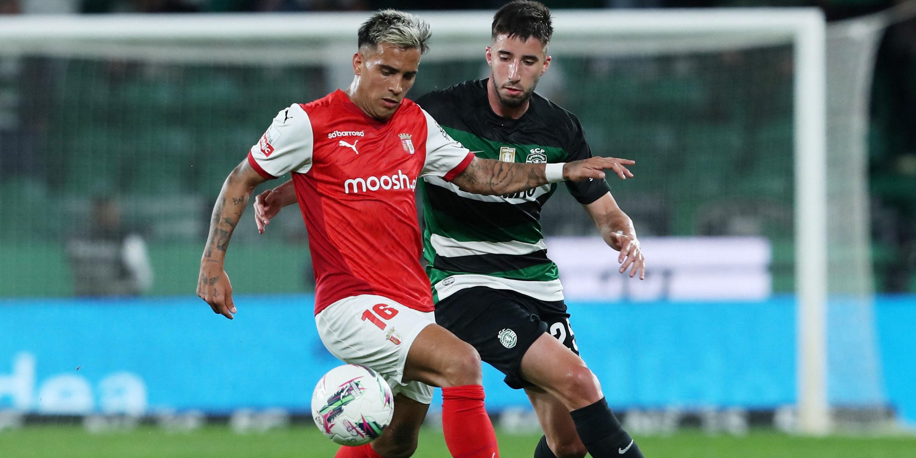 رودريغو زالازار دي SC Braga في العمل مع Goncalo inacio de Sporting CP