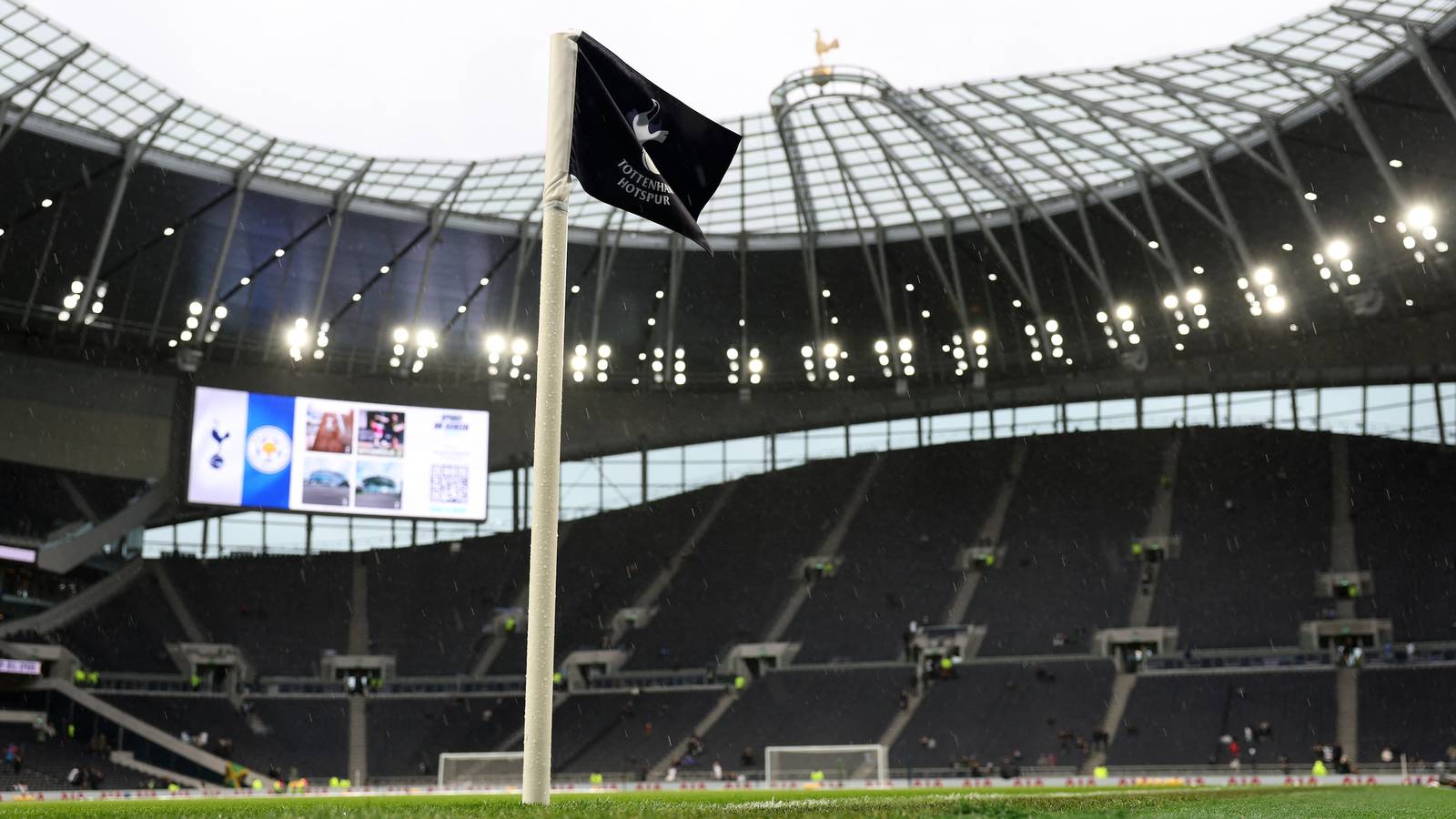 Tottenham are in talks to submit a new bid for Jan Paul van Hecke