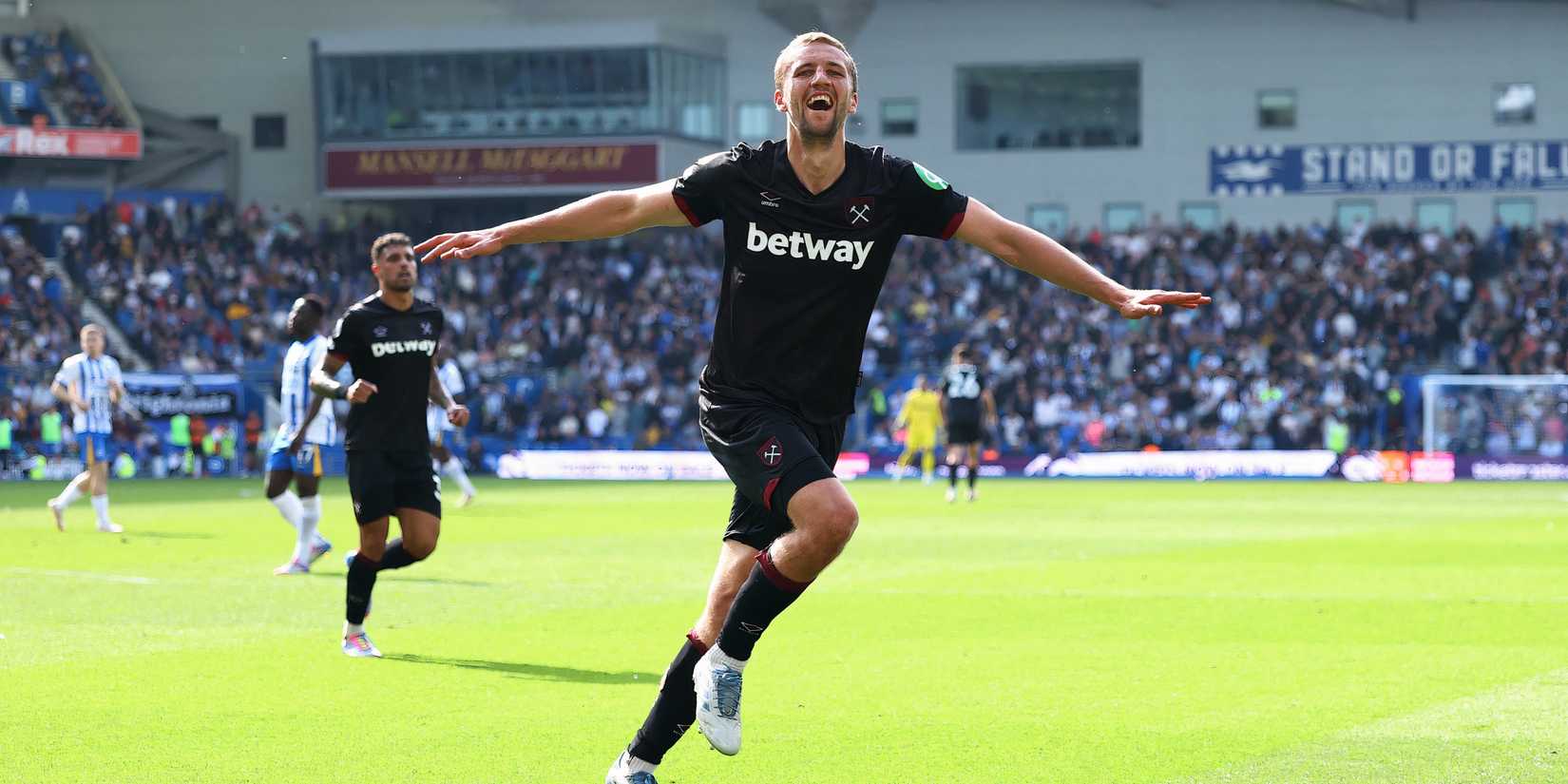 The key target will "jump on the option" to sign in Everton star-news.press/wp West Ham's Tomas Soucek-1