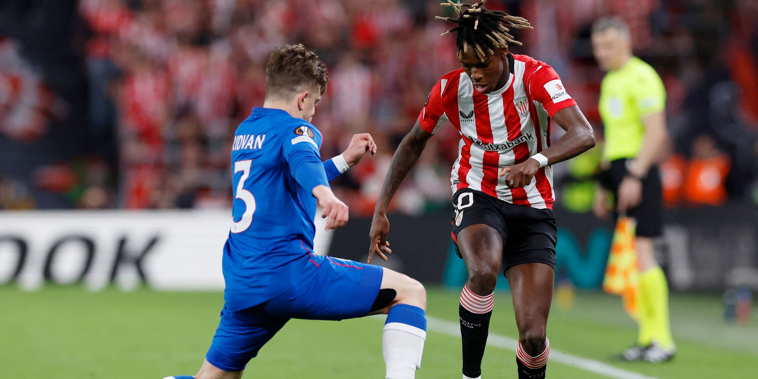 نيكو ويليامز من Athletic Bilbao في العمل مع Rangers 'Ridvan Yilmaz 
