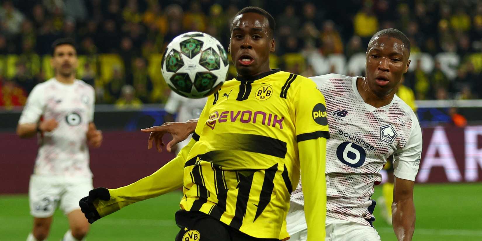 Borussia Dortmund's Jamie Bynoe-Gittens in action with Lille's Bafode Diakite