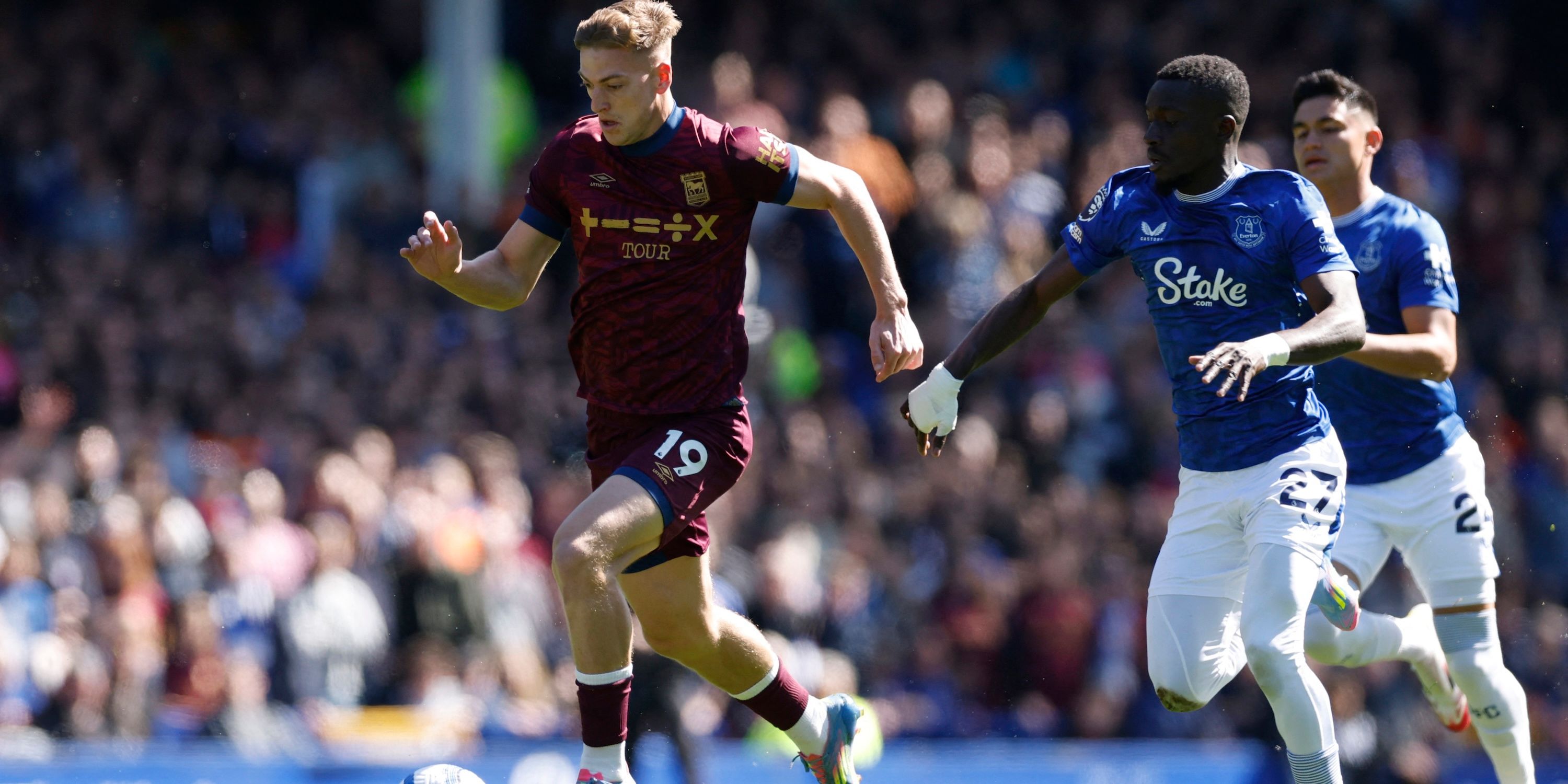 Ipswich Town's Liam Delap in action with Everton's Idrissa Gueye