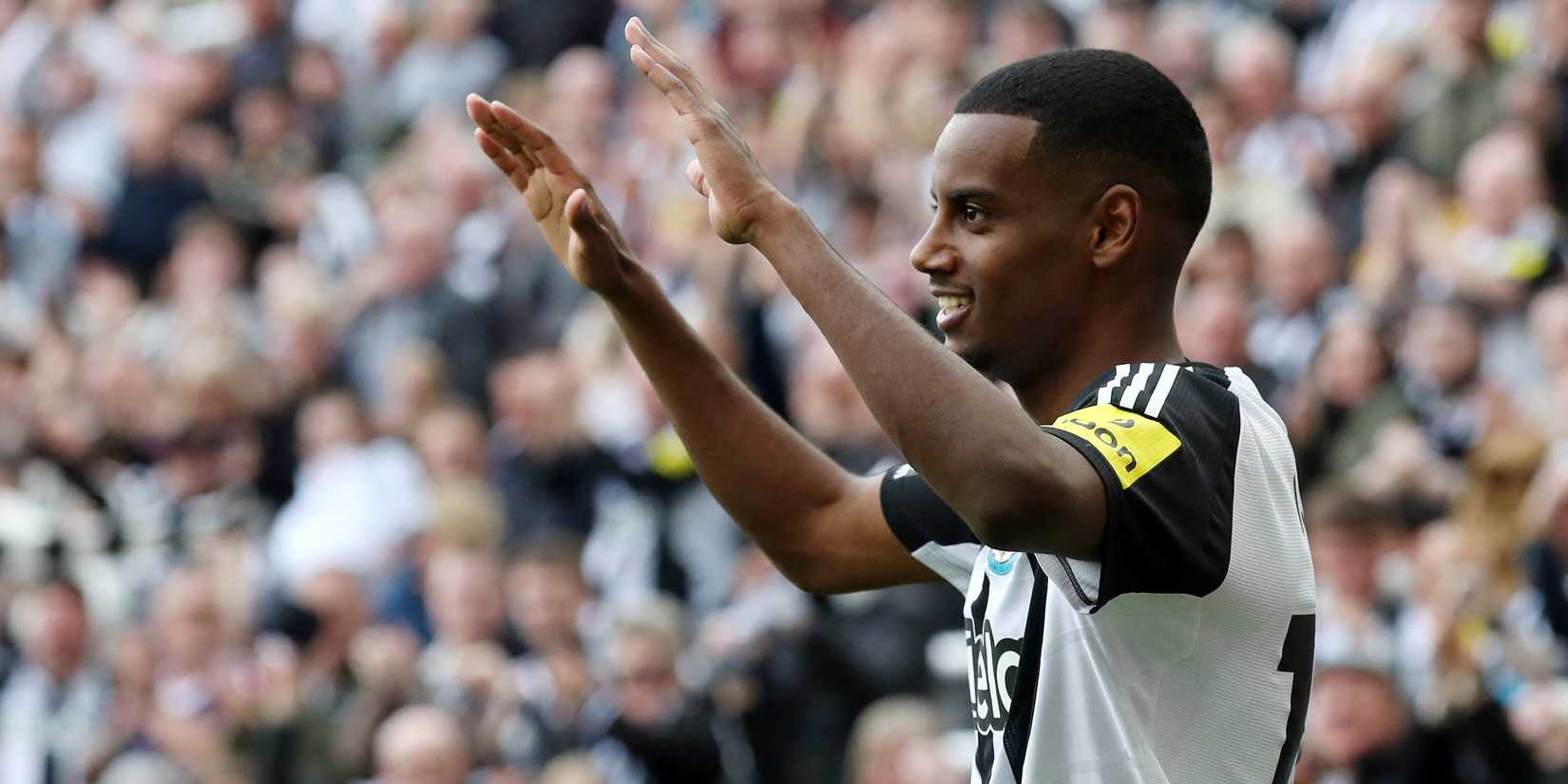 Alexander Isak of Newcastle United celebrates the scoring of their first goal-2