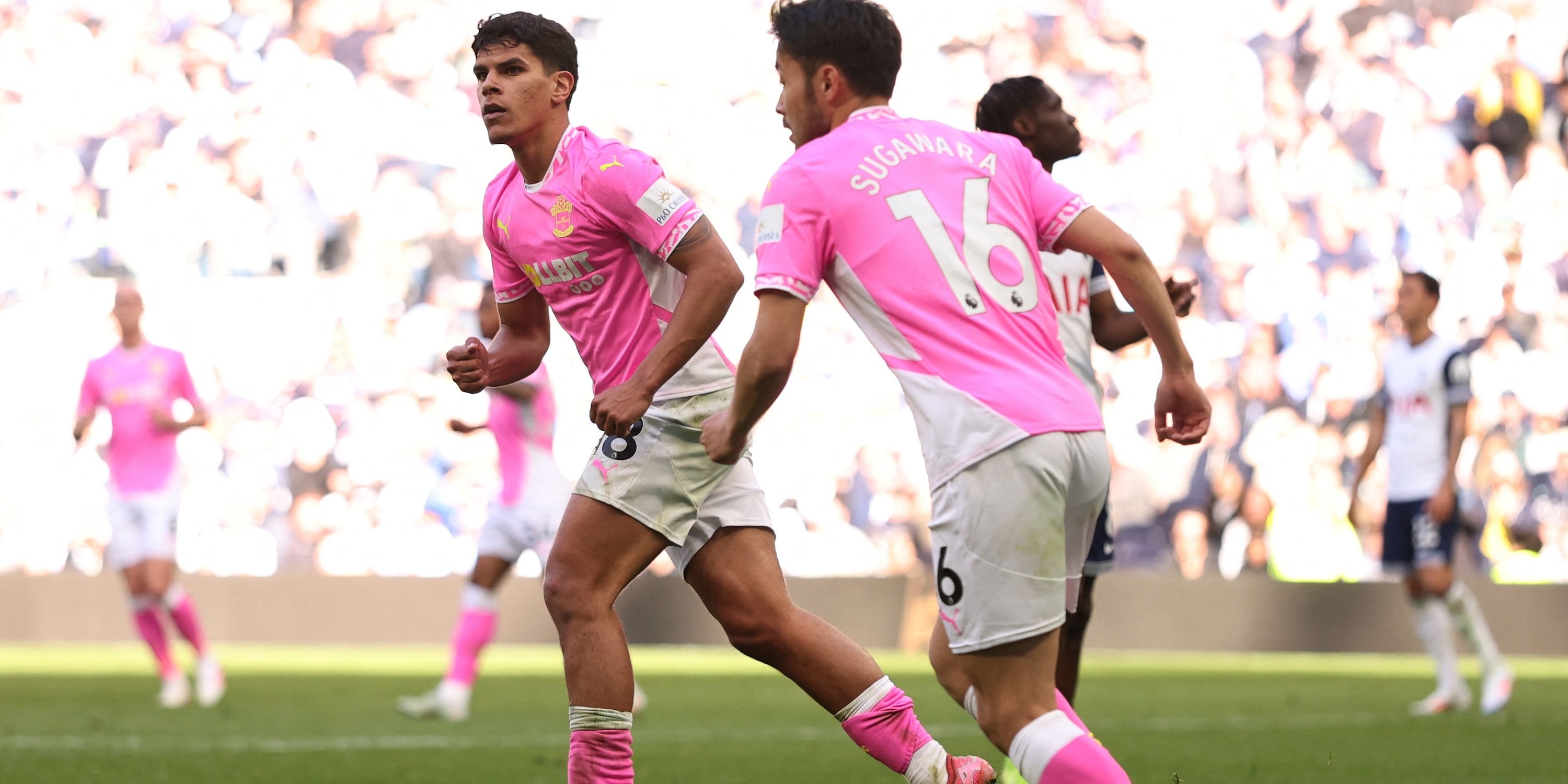 Mateus Fernandes celebrates Southampton by scoring their first goal