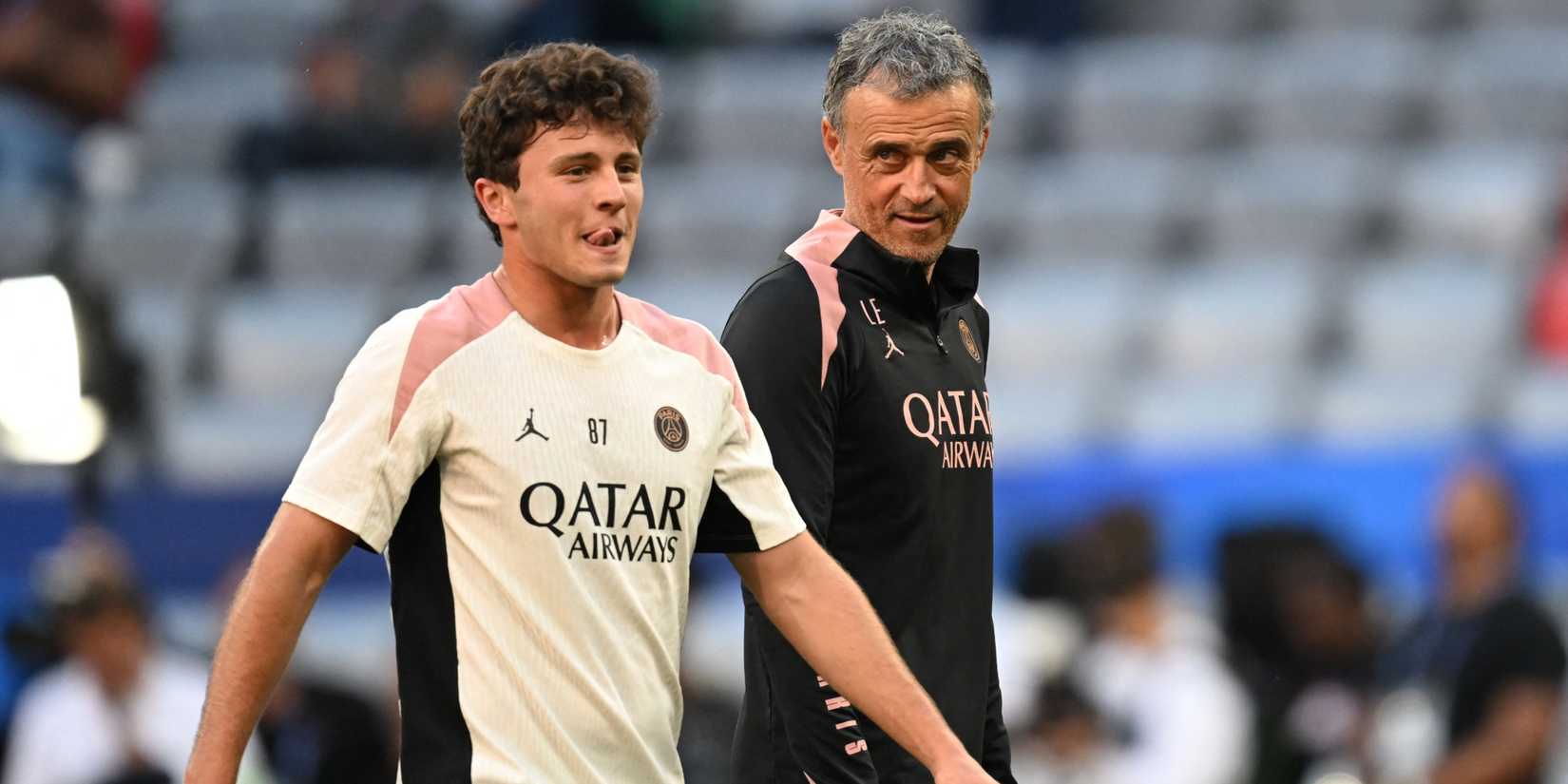João Neves en acción con el PSG