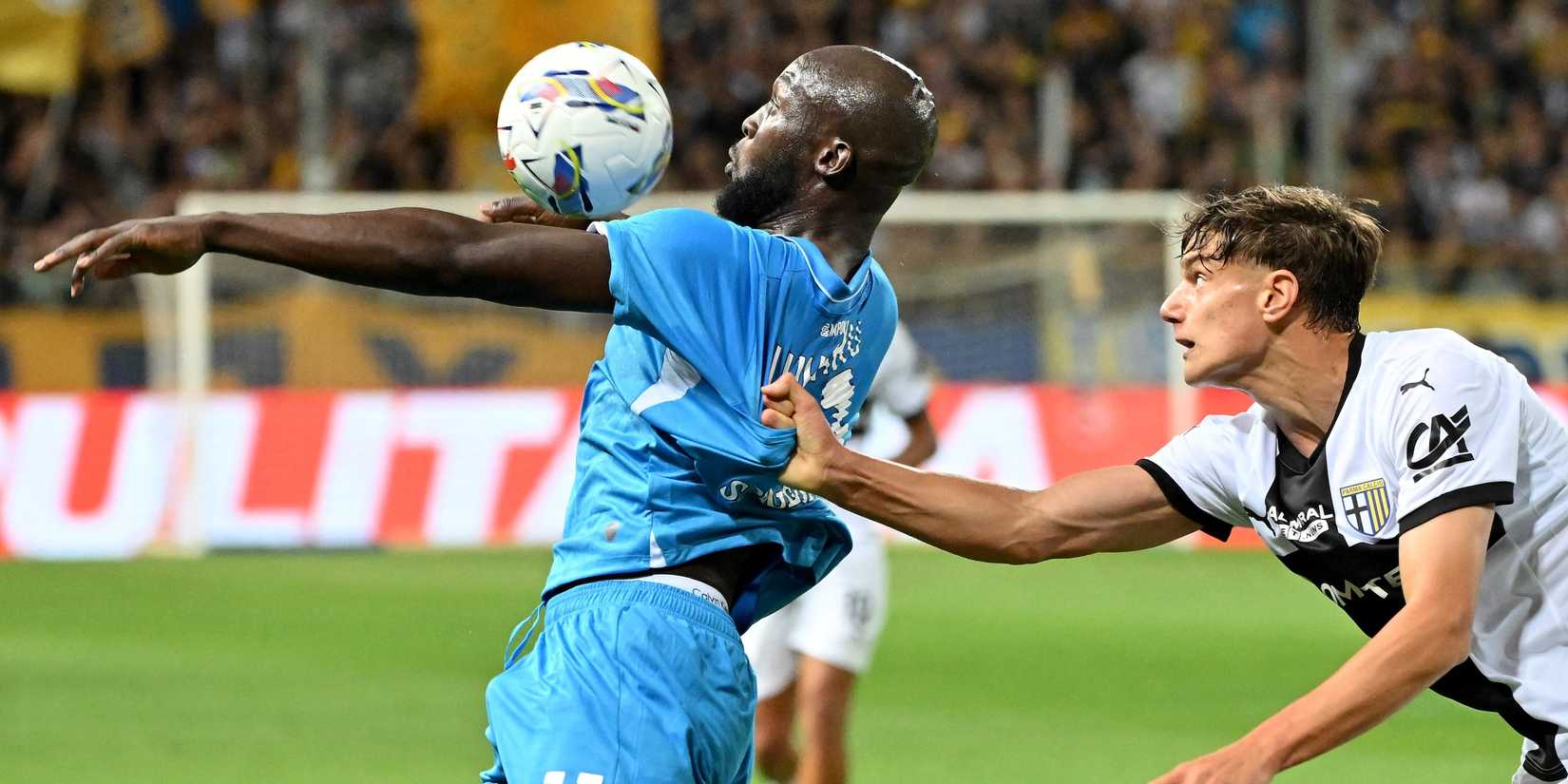 Napoli's Romelu Lukaku in action with Parma's Giovanni Leoni-1