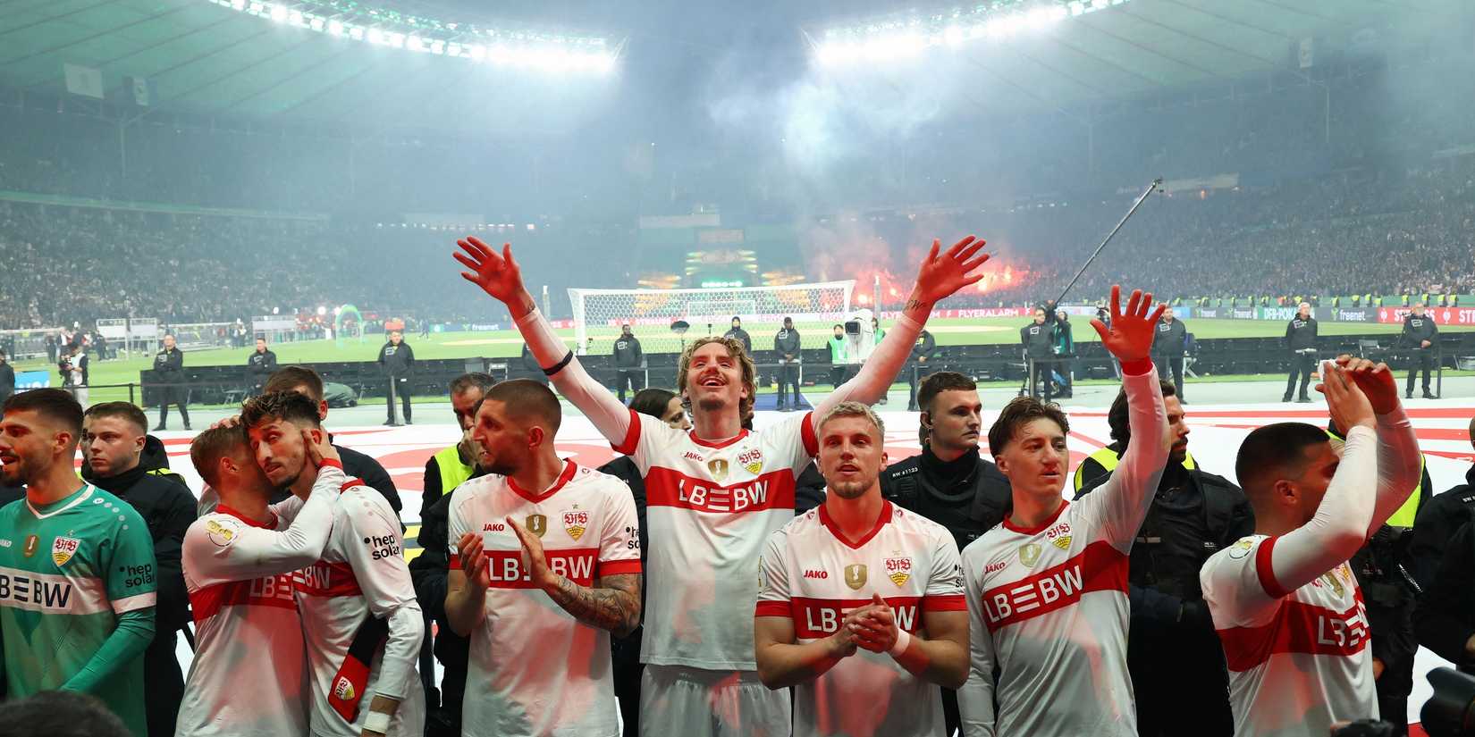 Newcastle moved to sign the "best 9 of the world". star-news.press/wp Nick Woltemade