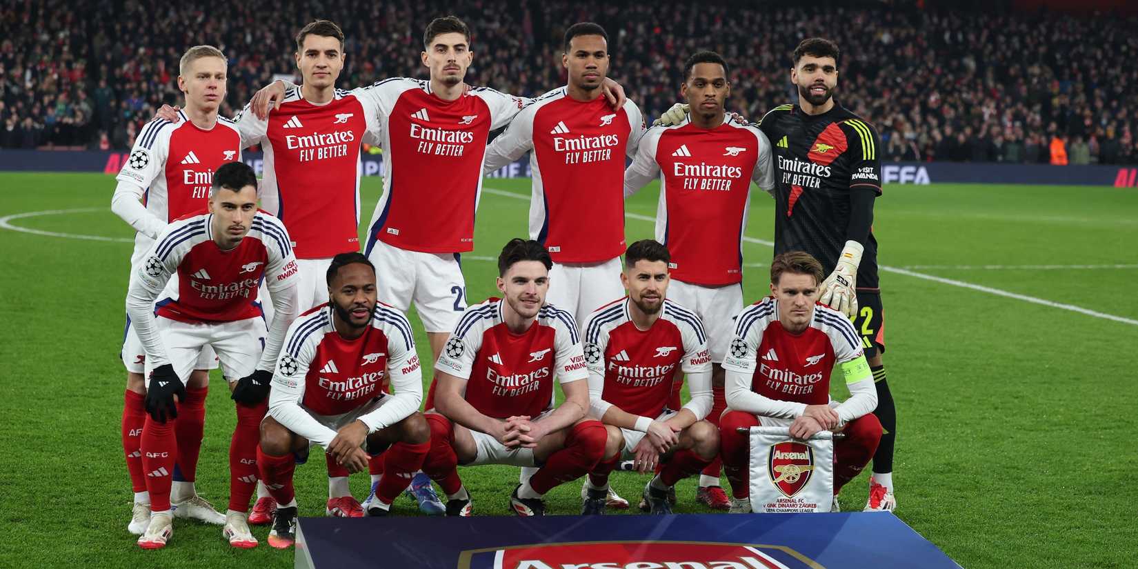 Arsenal players present a collective group photo before match 1