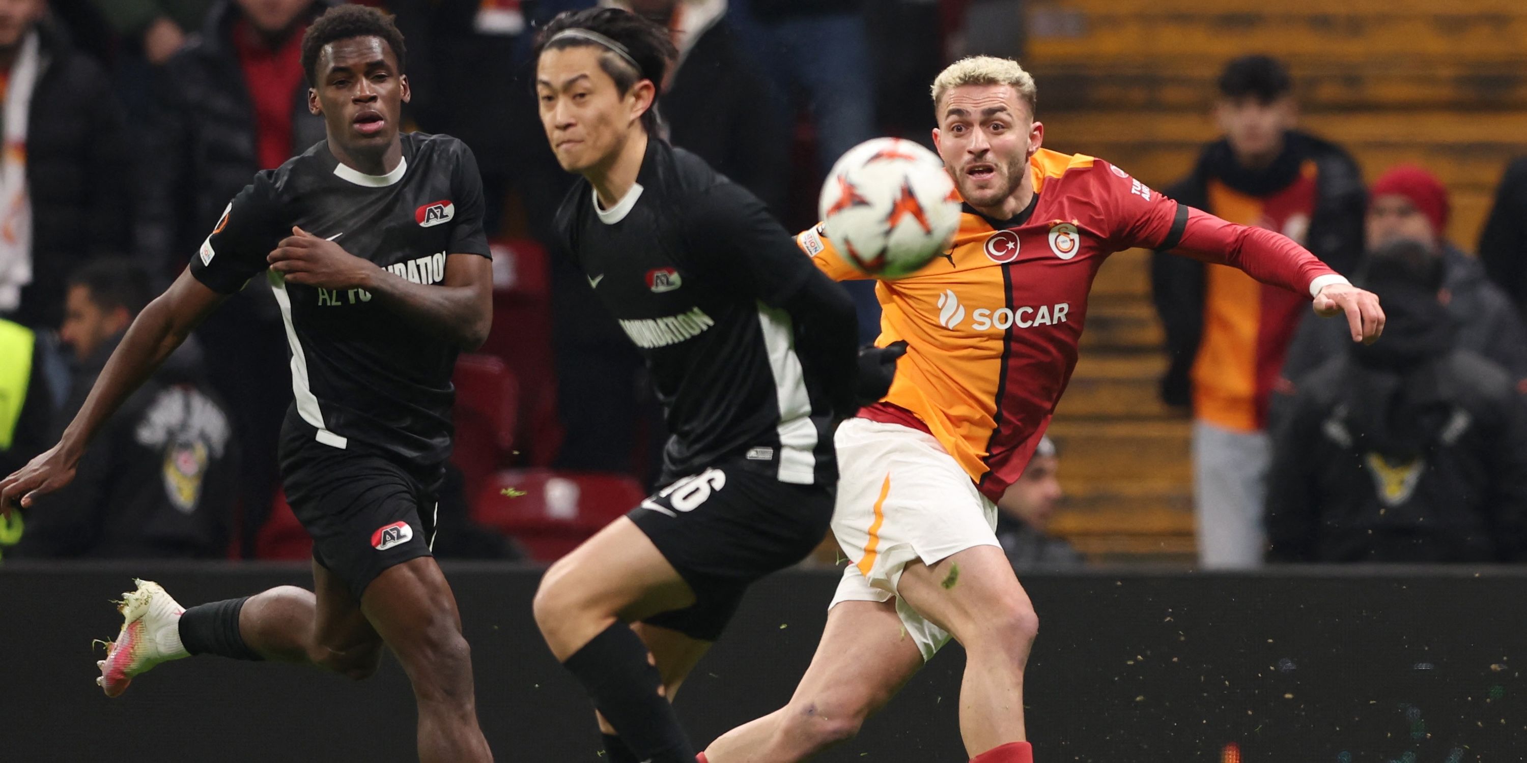 AZ alkmaar's Ernest Poku and Seiya Maikuma in Action with Galatasaray's Baris Alper Yilmaz