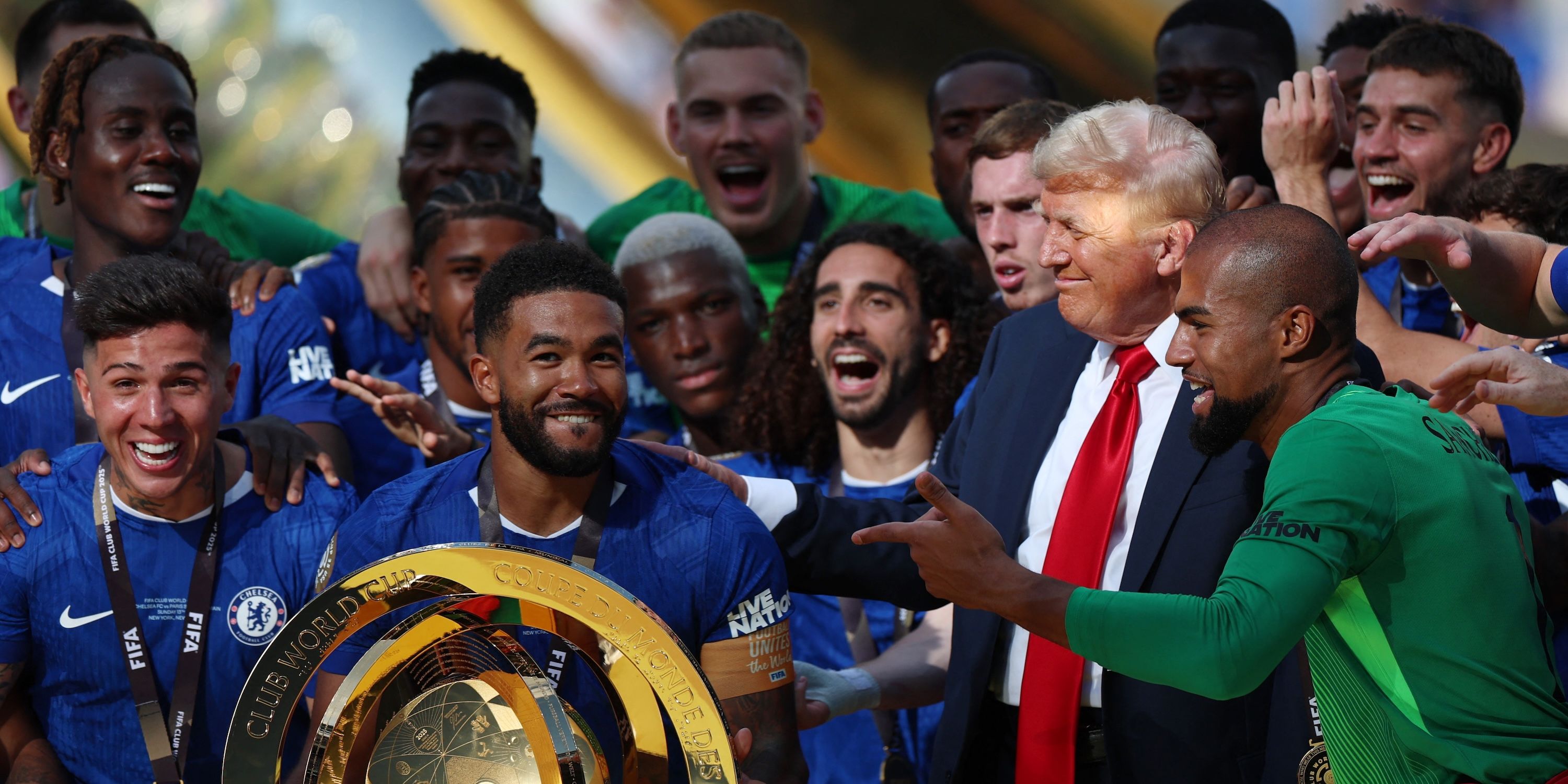 Reese James and his colleagues from Chelsea celebrate the cup alongside US President Donald Trump