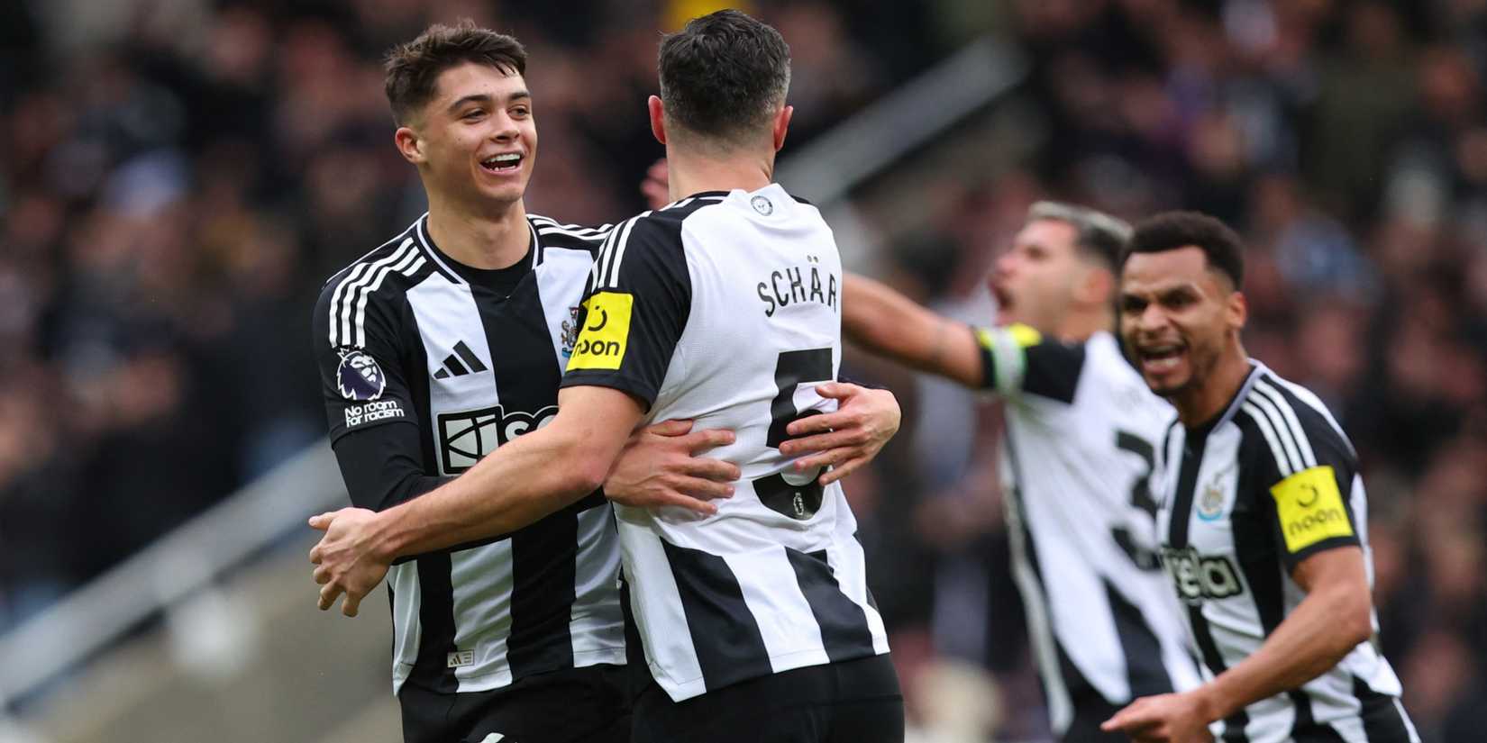 Lewis Miley con el Newcastle