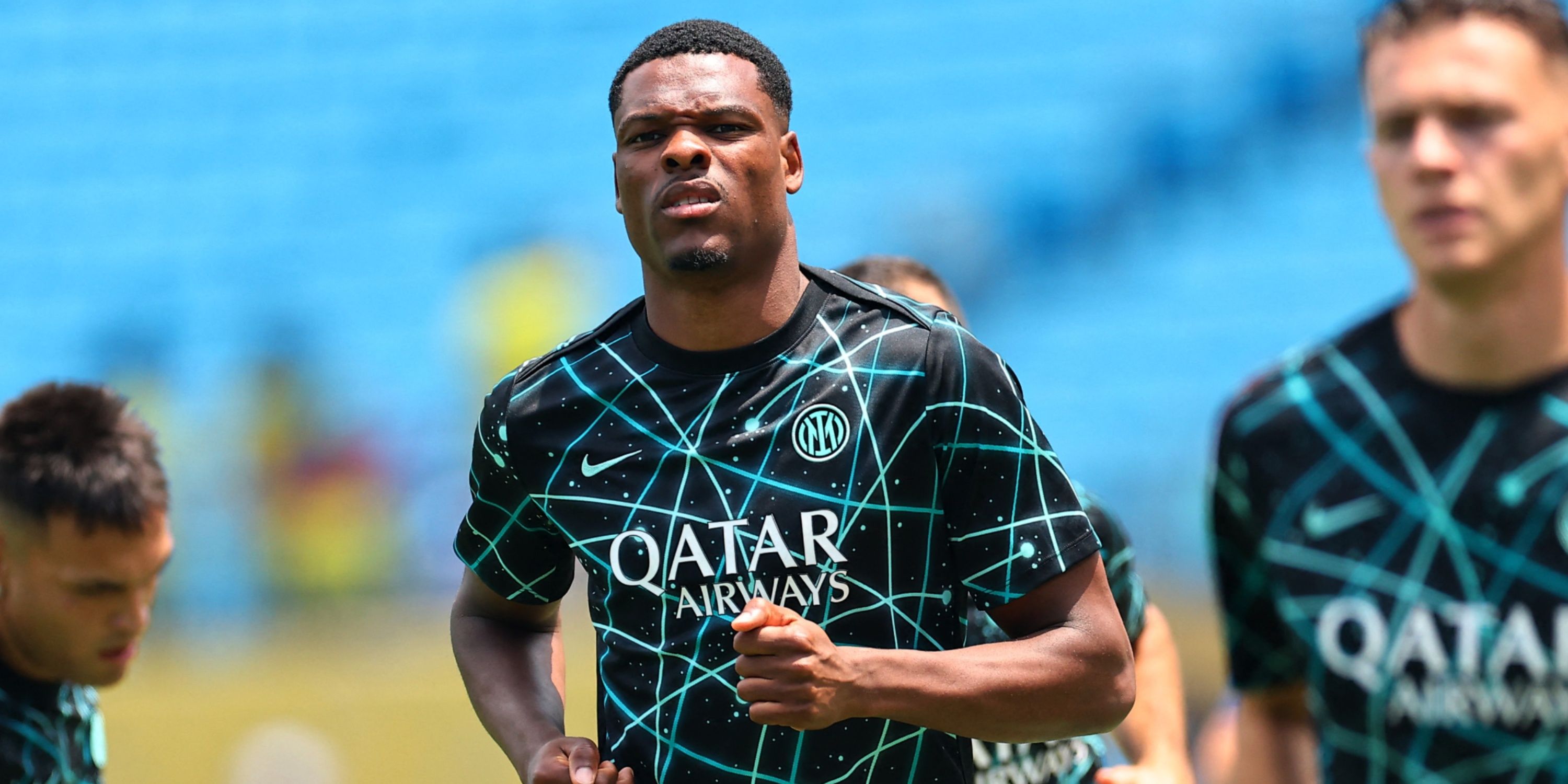 Denzel-dumfries-in-milan-carb-yorld-cup