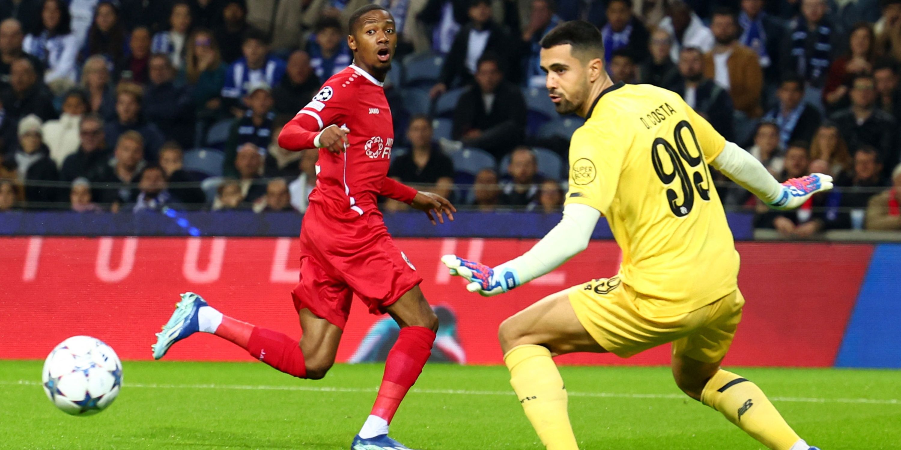 Michel-in-Balikwisha-Royal-Anwerp-Champions-Ligue