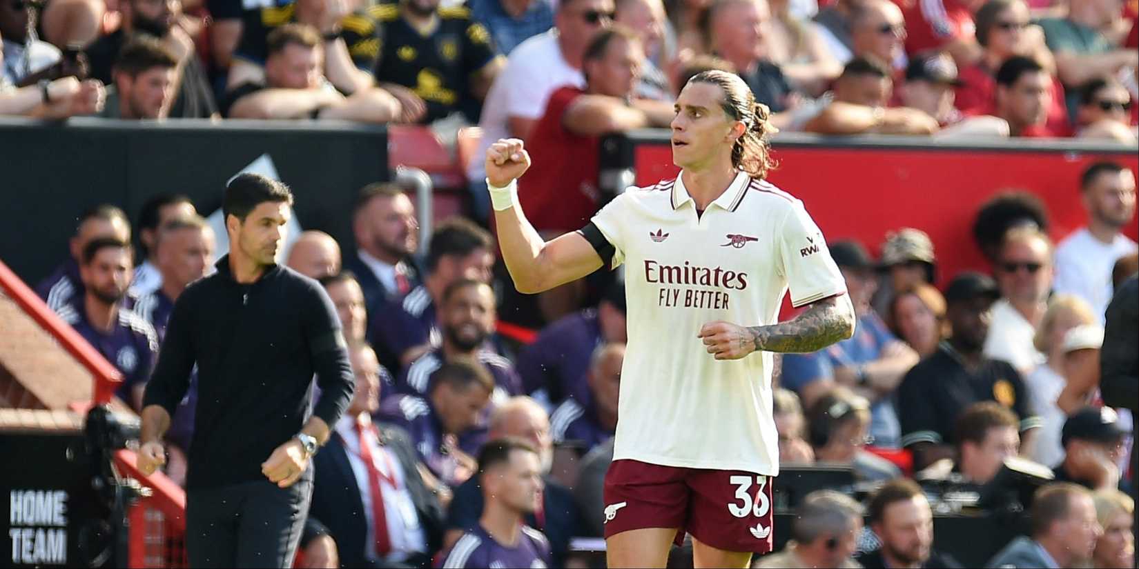 Calafiori em ação pelo Arsenal