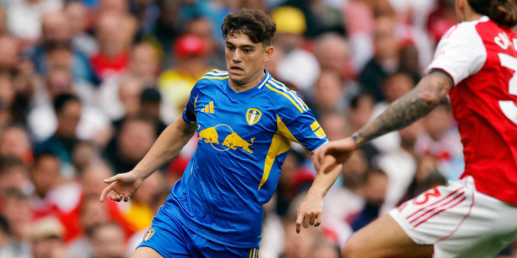 Дэн Джеймс играет за Лидс в Премьер-лиге