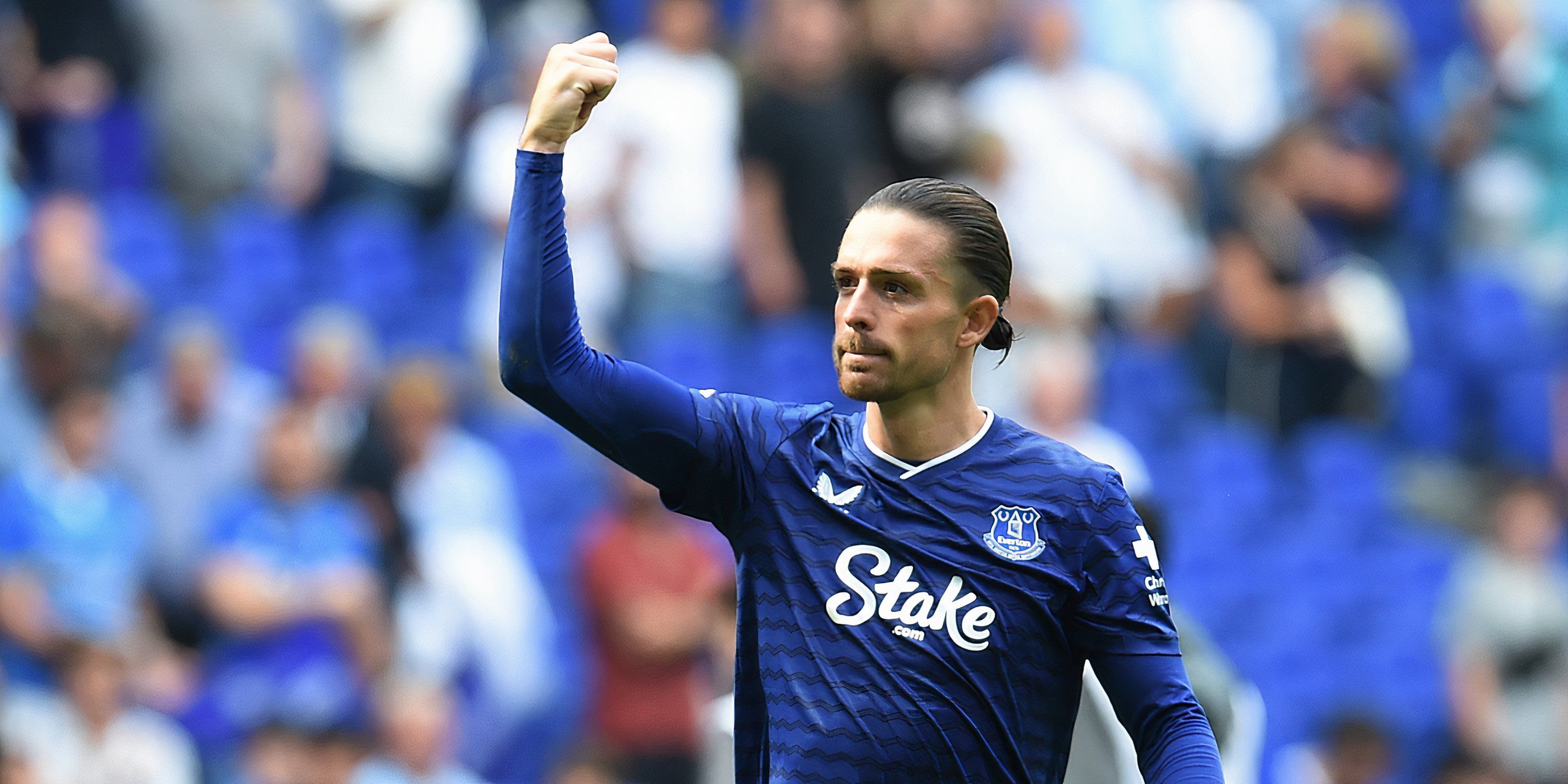 Jack Grealish em ação pelo Everton.