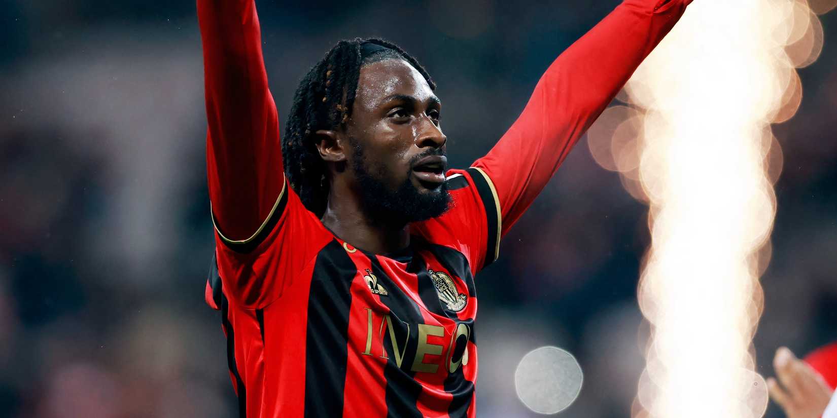 Evann Guessand em campo