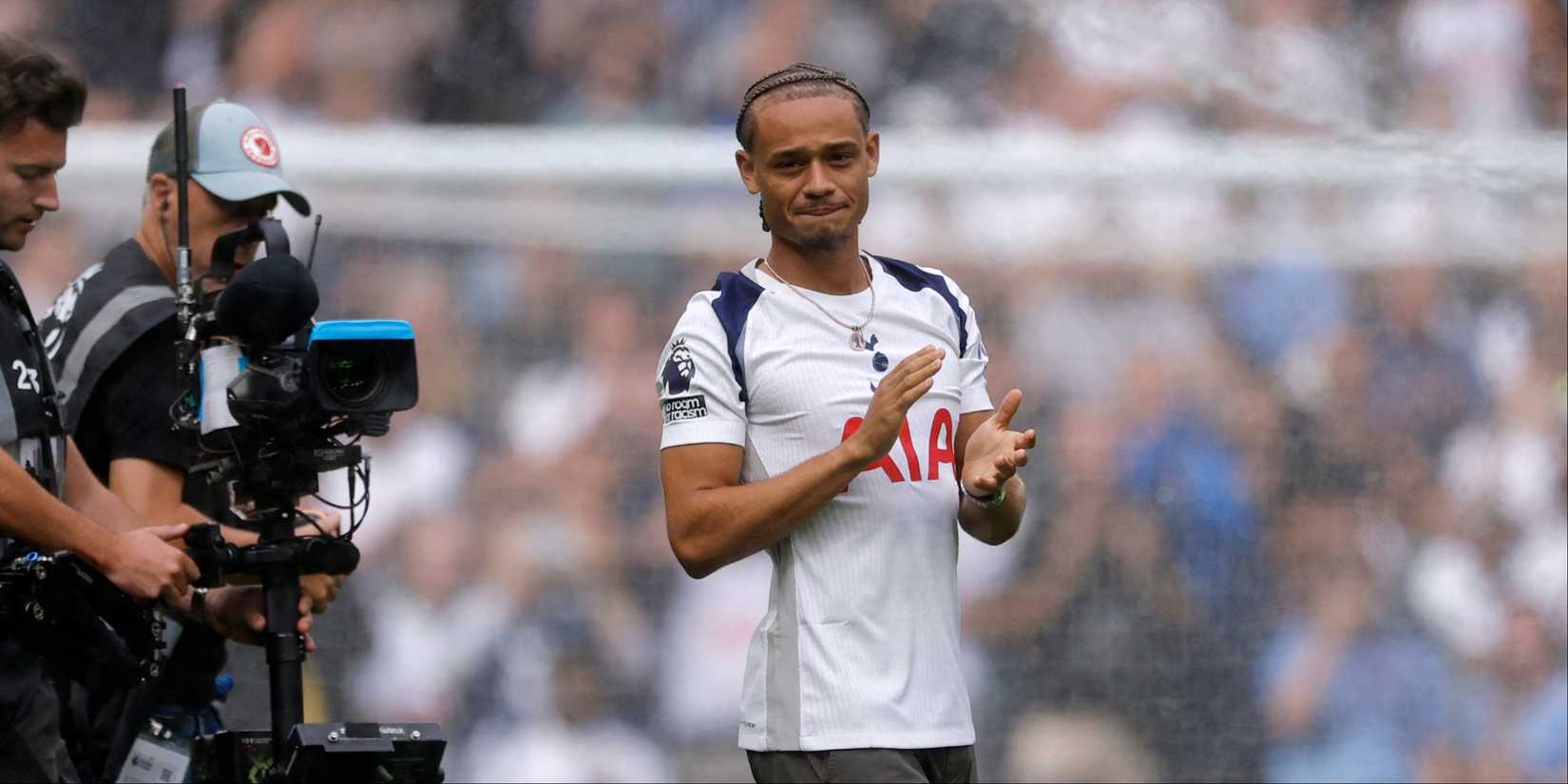 Xavi Simons com a camisola do Spurs