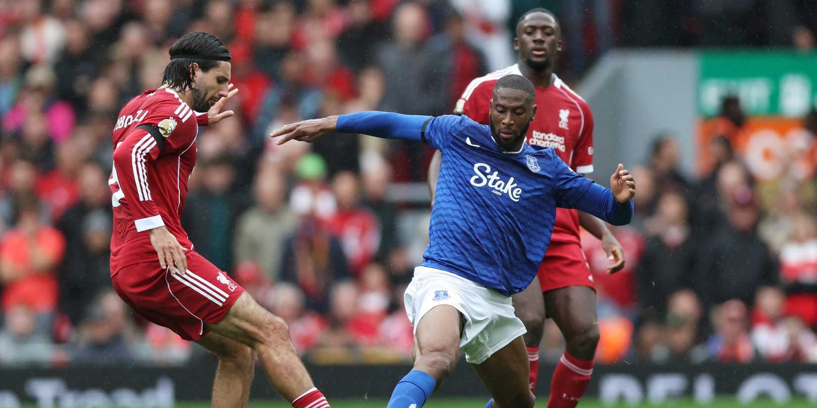 Бето в футболке «Эвертона»