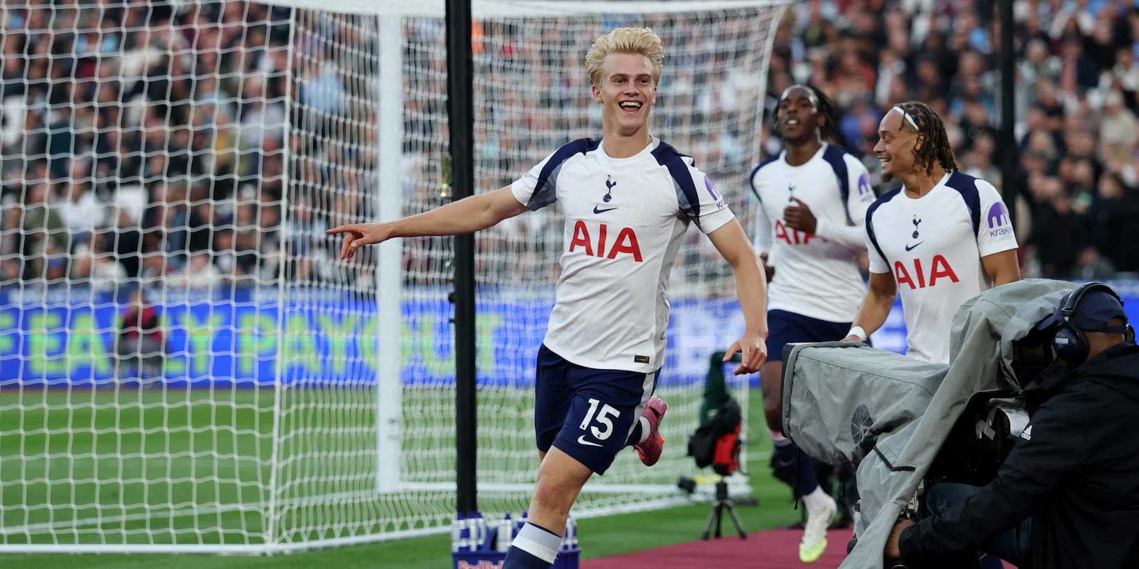Lucas Bergval celebrates Tottenham