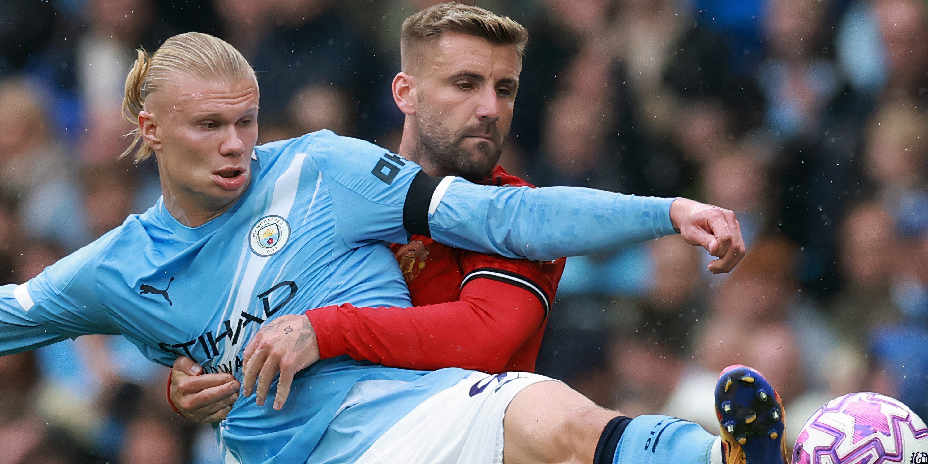 Luke Shaw em campo pelo Manchester United