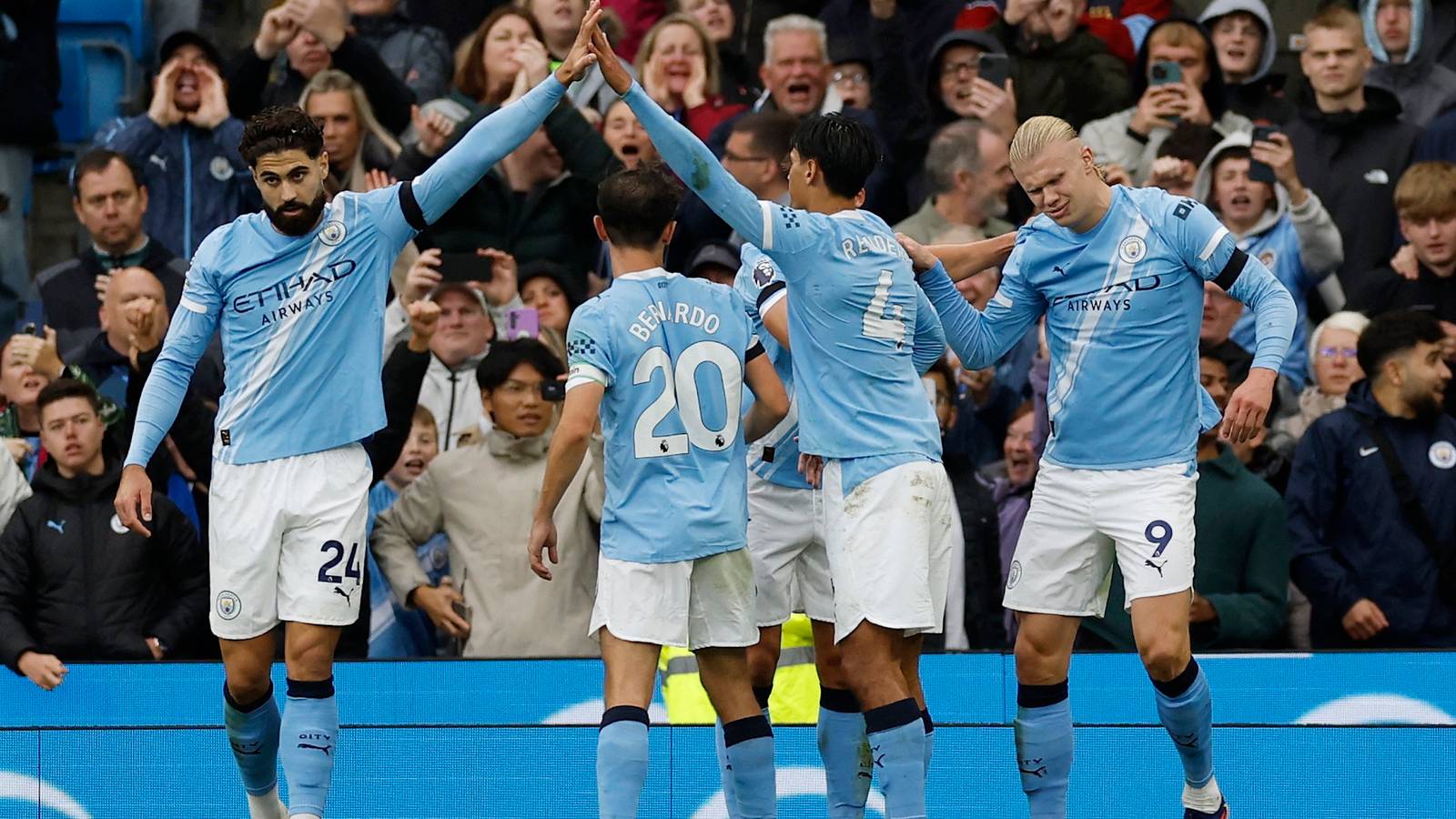 Real Madrid make contact with "special" Man City hero after £217m reveal