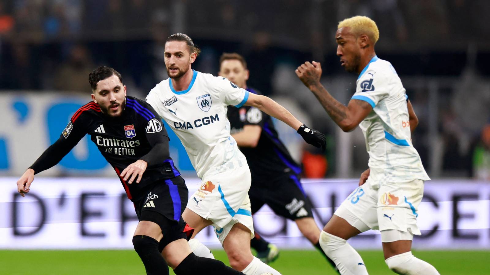 Rangers expected to sign new versatile defender in late deadline day deal