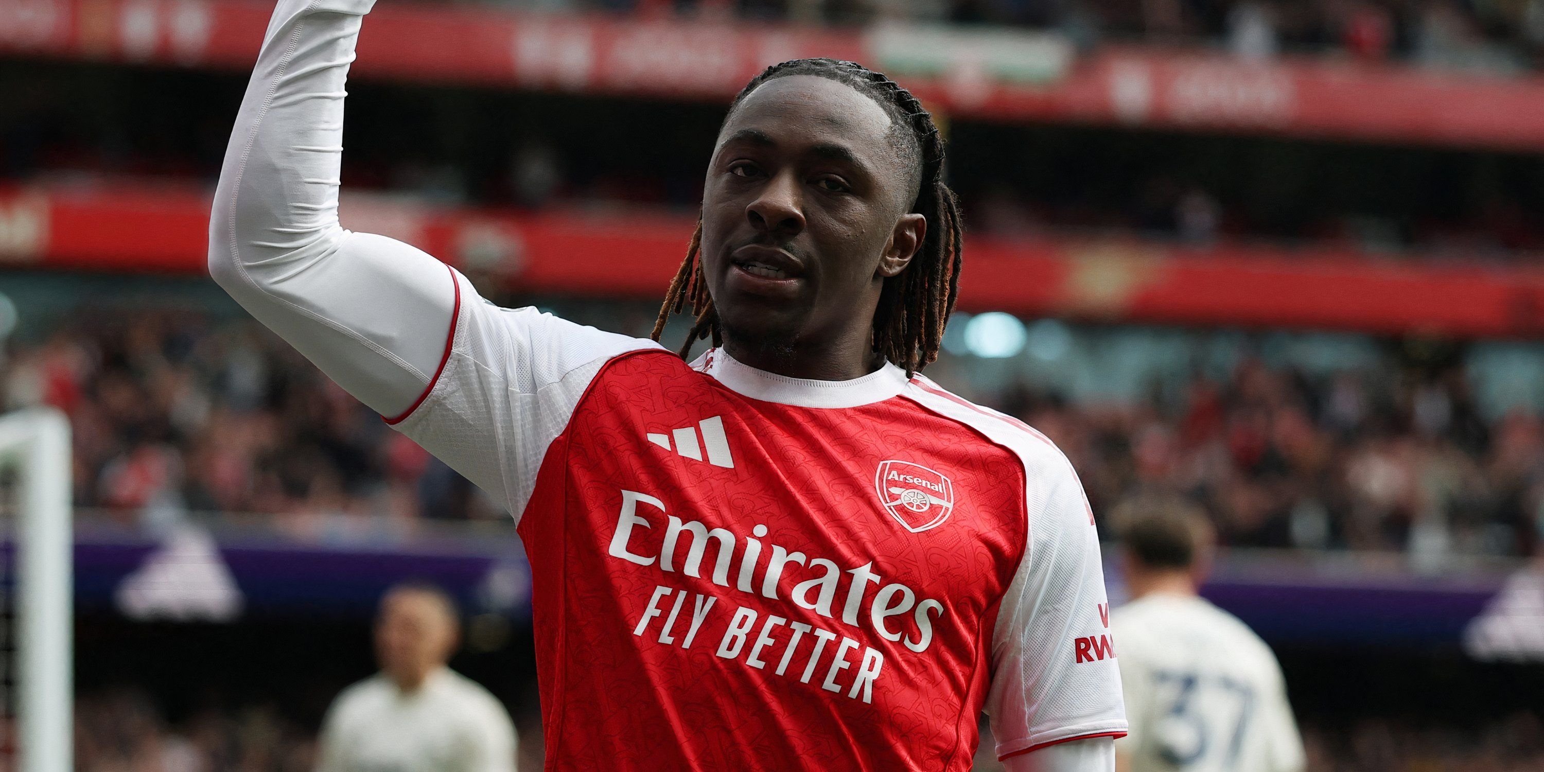 Eze em ação pelo Arsenal