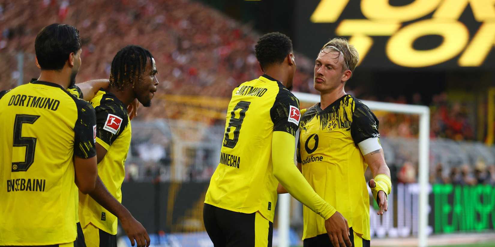 Julian Brandt jugando con el Borussia Dortmund