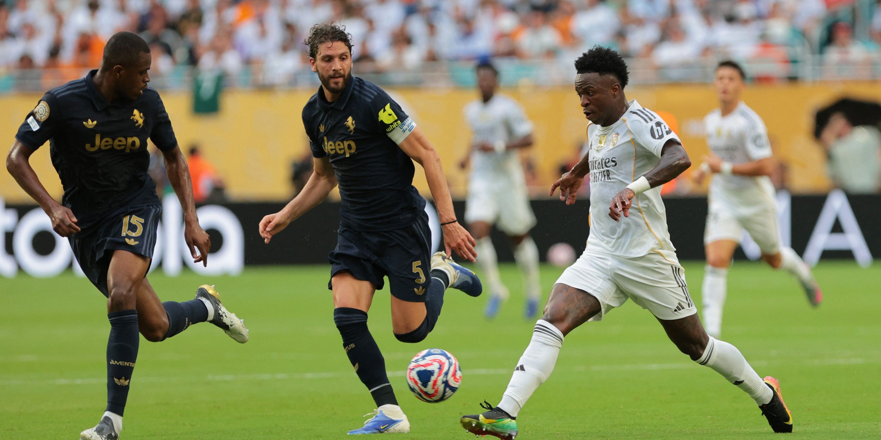 Manuel Locatelli em campo pela Juventus
