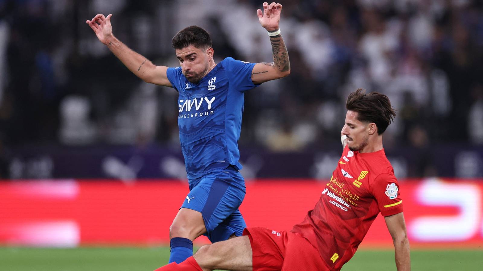 Better signing than Neves: Man Utd storm into race to land £52m midfielder