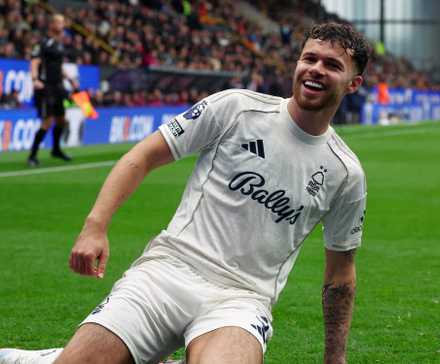 Neco Williams celebra por Forest