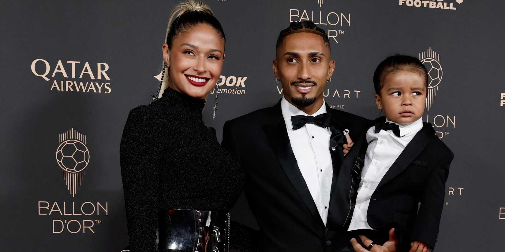 Raphinha en la ceremonia del Balón de Oro, un reconocimiento a su estelar temporada.
