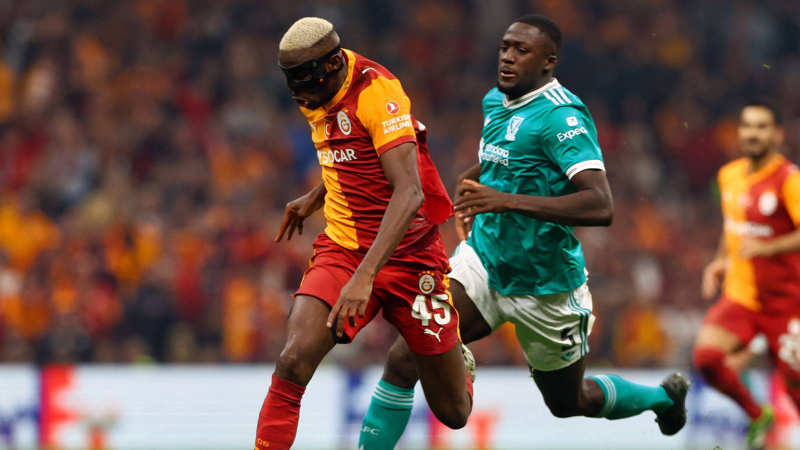 The Osimhen-esque striker who could join Man Utd alongside Baleba