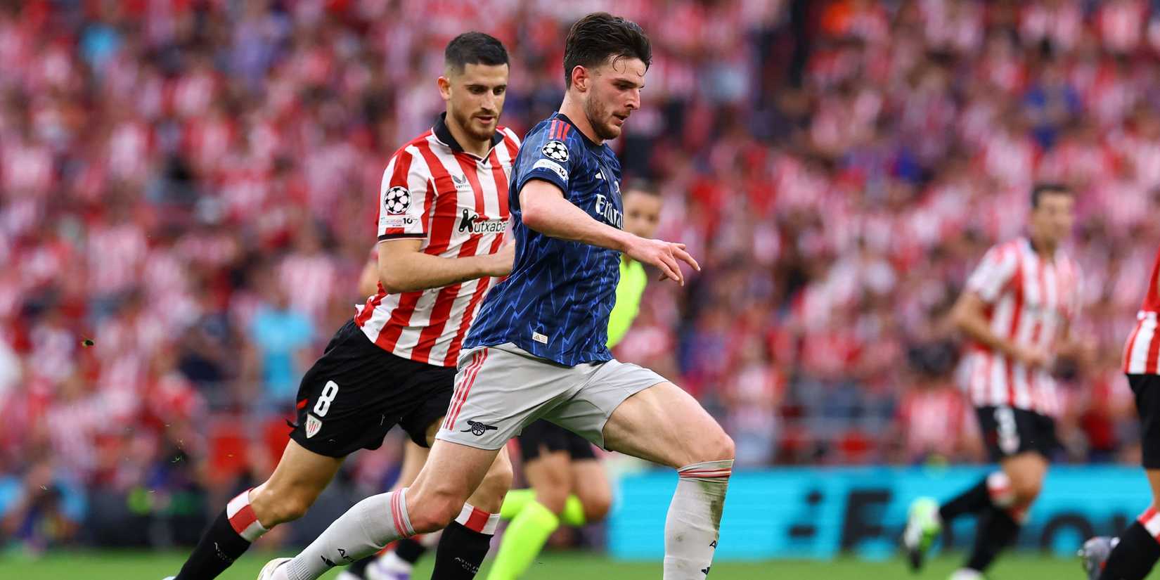 Arsenal's Declan Rice in action with Athletic Bilbao's Oihan Sancet 
