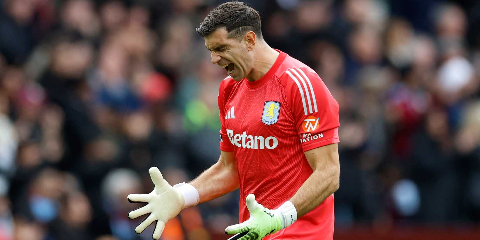 Aston Villa's Emiliano Martinez celebrates after Donyell Malen scores their first goal 