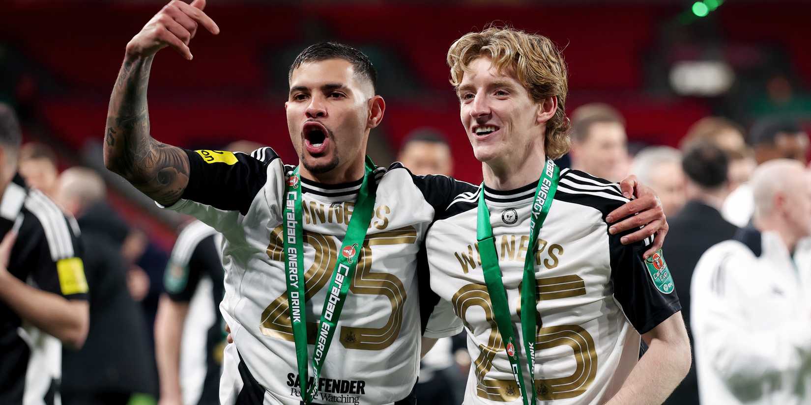 Guimarães e Gordon com Newcastle