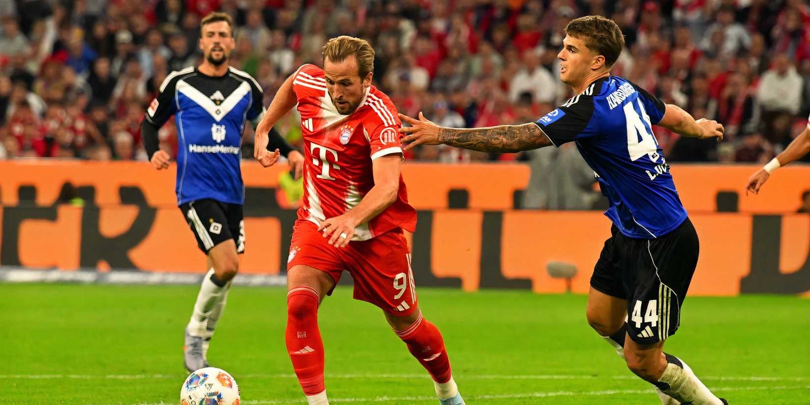 Harry Kane in action against Luka Vuskovic 