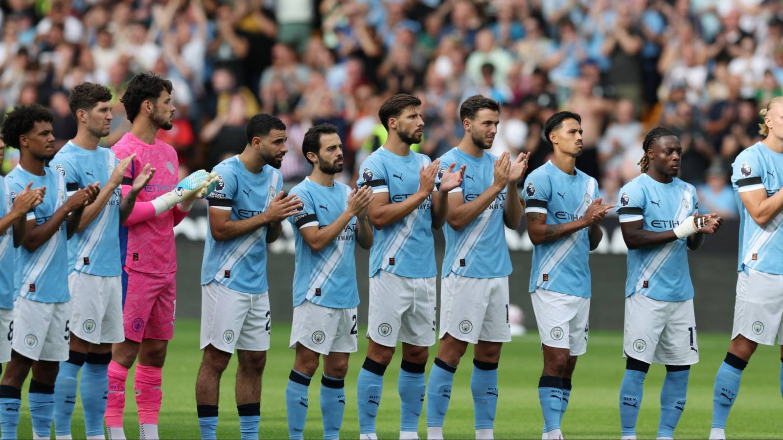 Man Utd considering shock short-term deal to sign out of favour Man City star